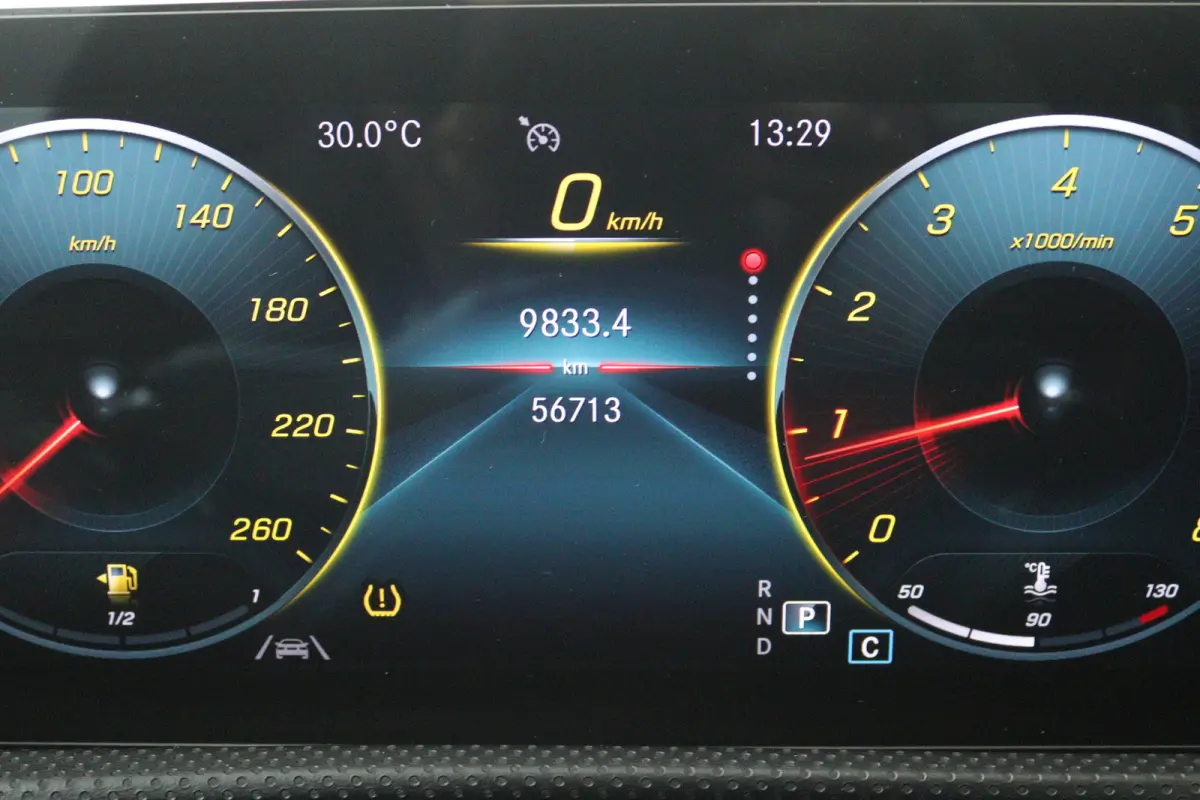 180 Business Solution AMG (PANORAMADAK, STOELVERWARMING, SFEERVERLICHTING)
