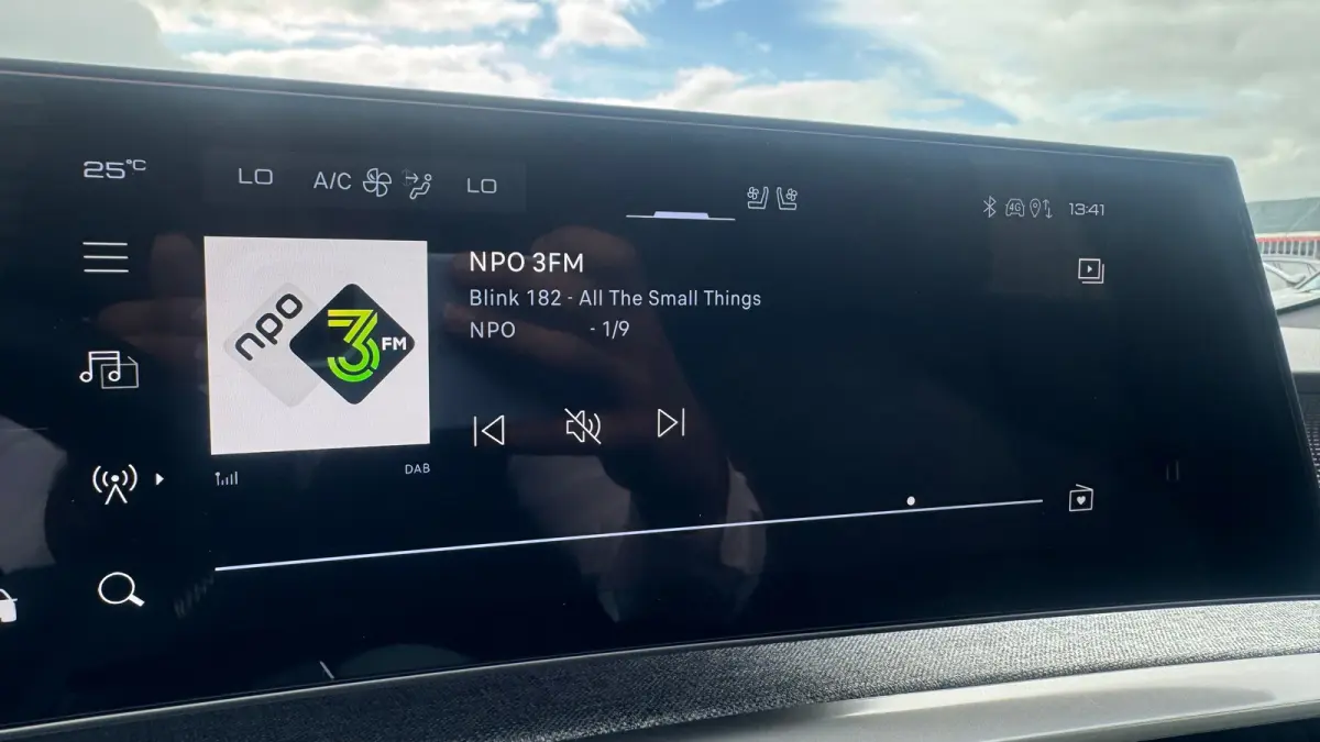 GT Exclusive | Adaptieve cruise control met Stop&Go functie | Elektrische parkeerrem | Extra getinte achterste zijruiten en achterruit
