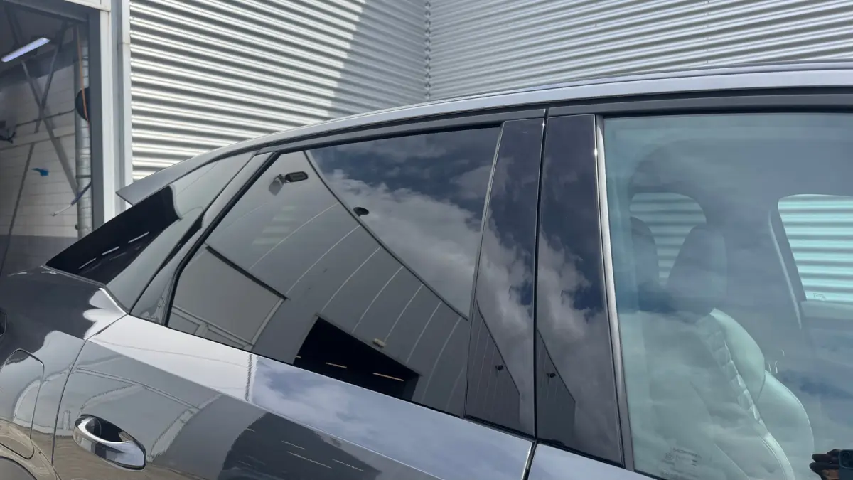 GT Exclusive | Adaptieve cruise control met Stop&Go functie | Elektrische parkeerrem | Extra getinte achterste zijruiten en achterruit