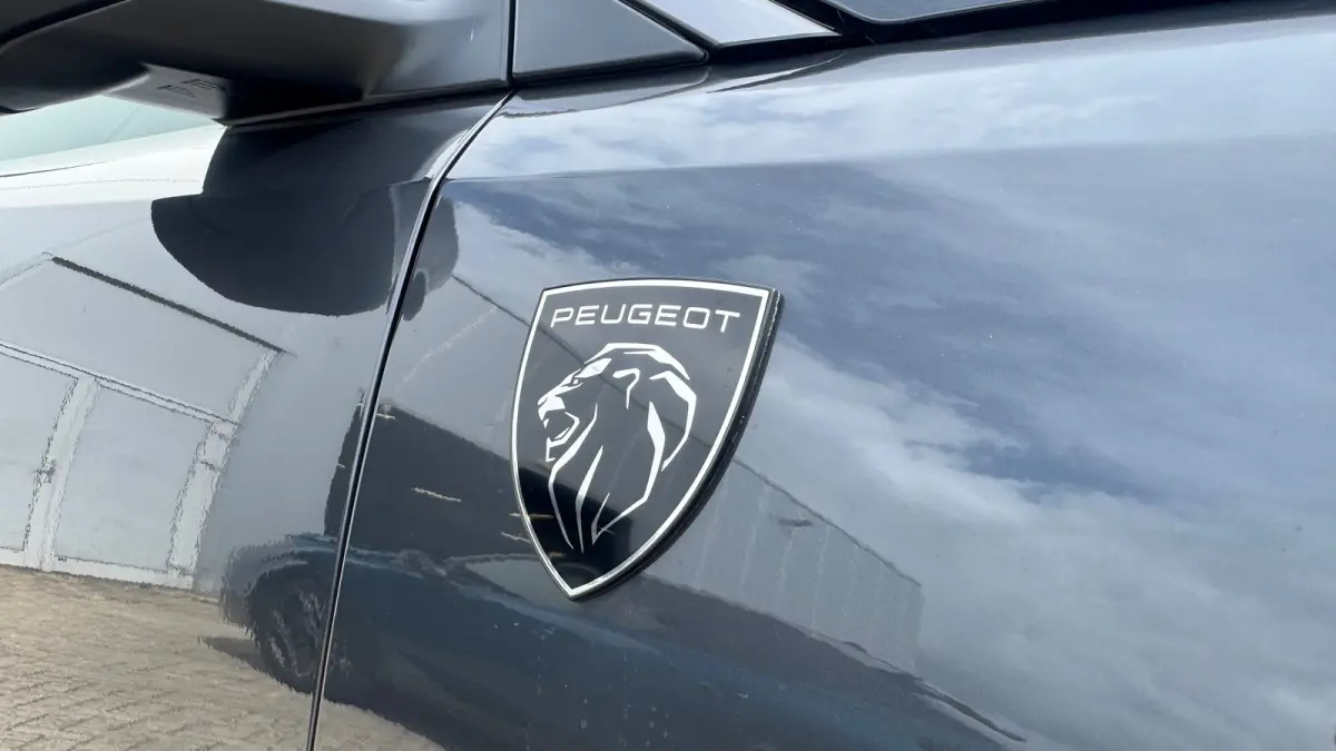 GT Exclusive | Adaptieve cruise control met Stop&Go functie | Elektrische parkeerrem | Extra getinte achterste zijruiten en achterruit