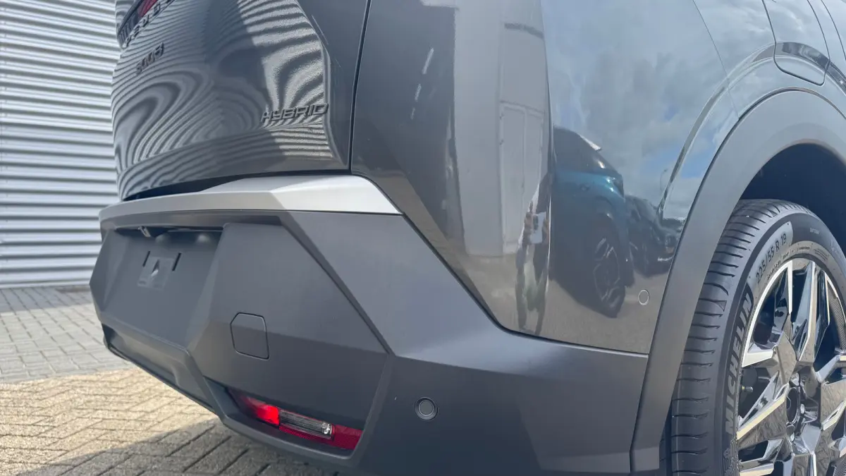 GT Exclusive | Adaptieve cruise control met Stop&Go functie | Elektrische parkeerrem | Extra getinte achterste zijruiten en achterruit