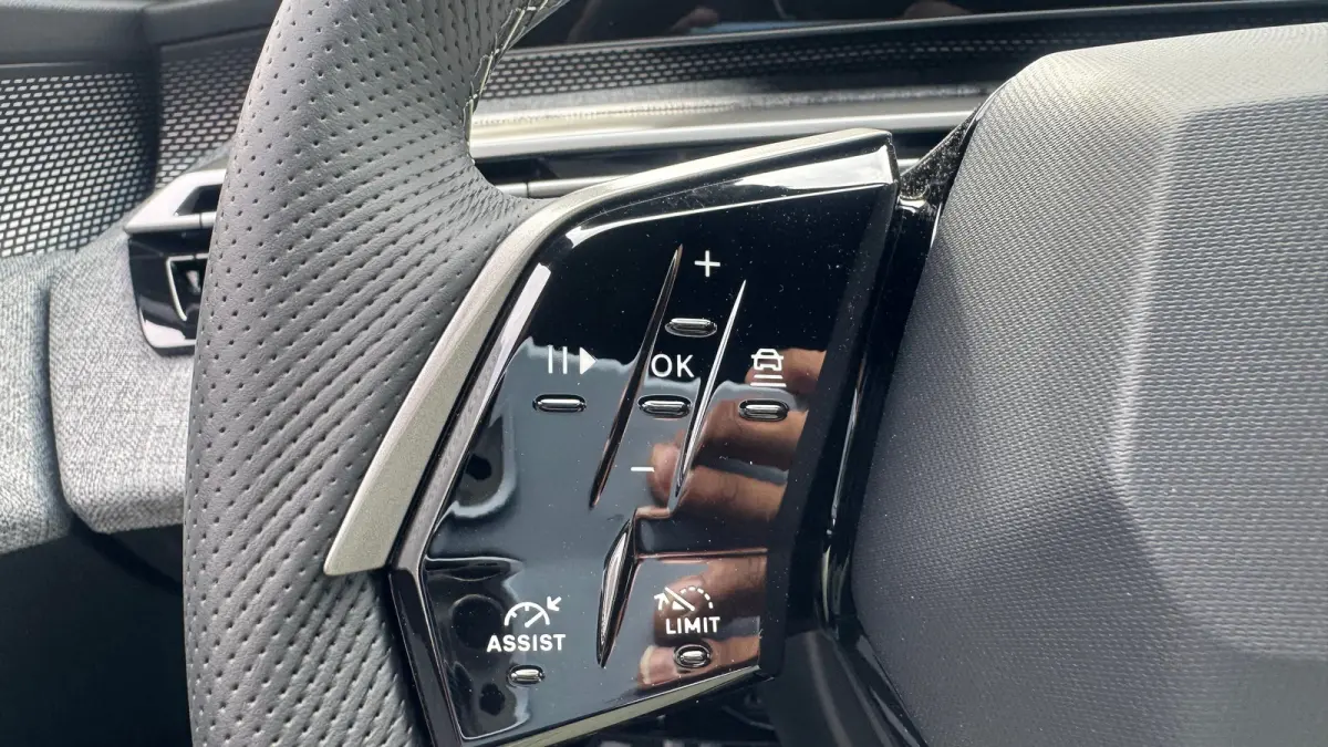 GT Exclusive | Adaptieve cruise control met Stop&Go functie | Elektrische parkeerrem | Extra getinte achterste zijruiten en achterruit
