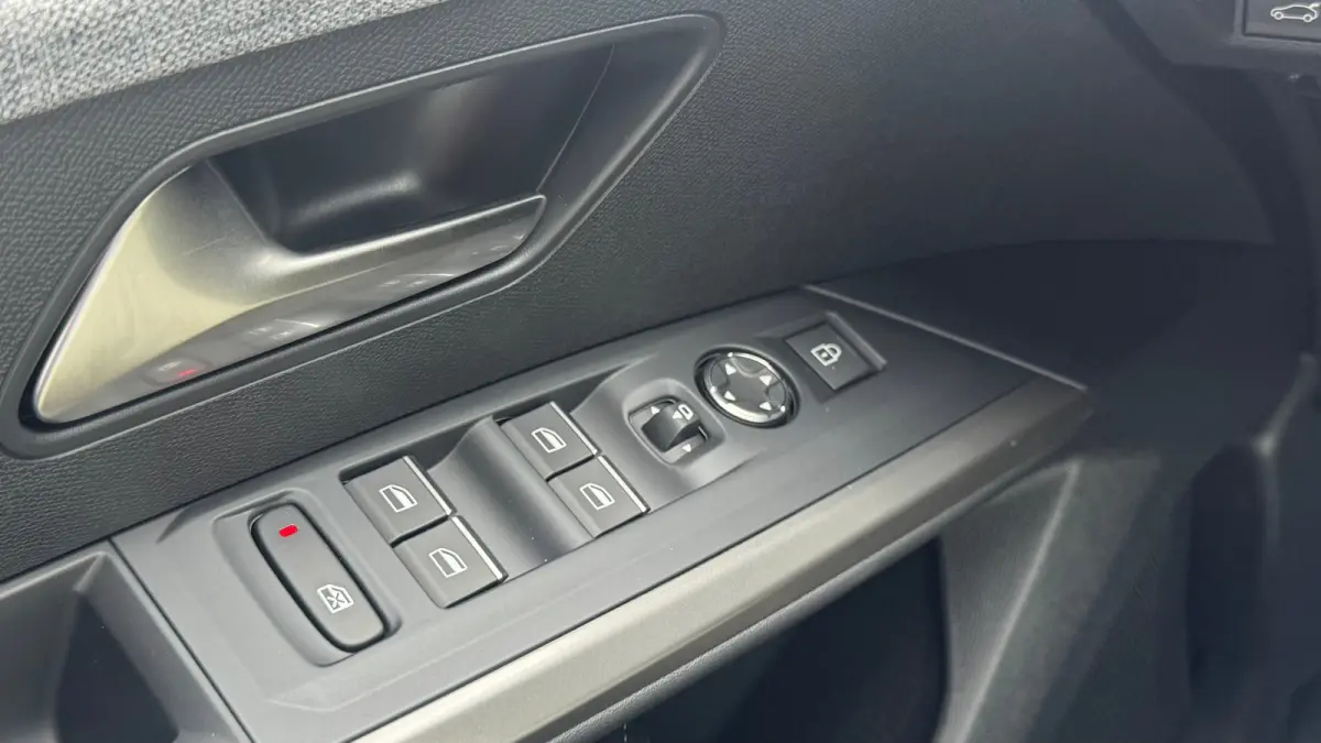 GT Exclusive | Adaptieve cruise control met Stop&Go functie | Elektrische parkeerrem | Extra getinte achterste zijruiten en achterruit