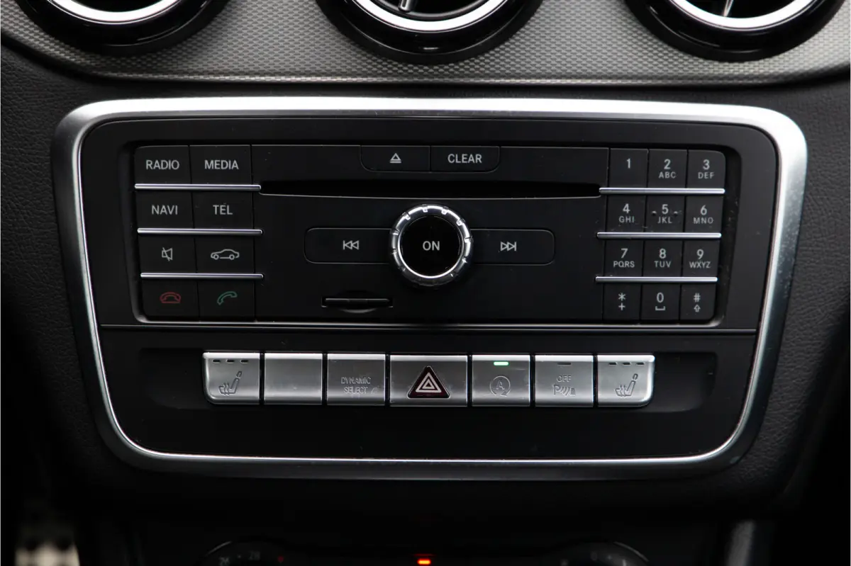 180 AMG Sportpakket, Navi, Stoelverwarming, Sfeervelichting, Facelift