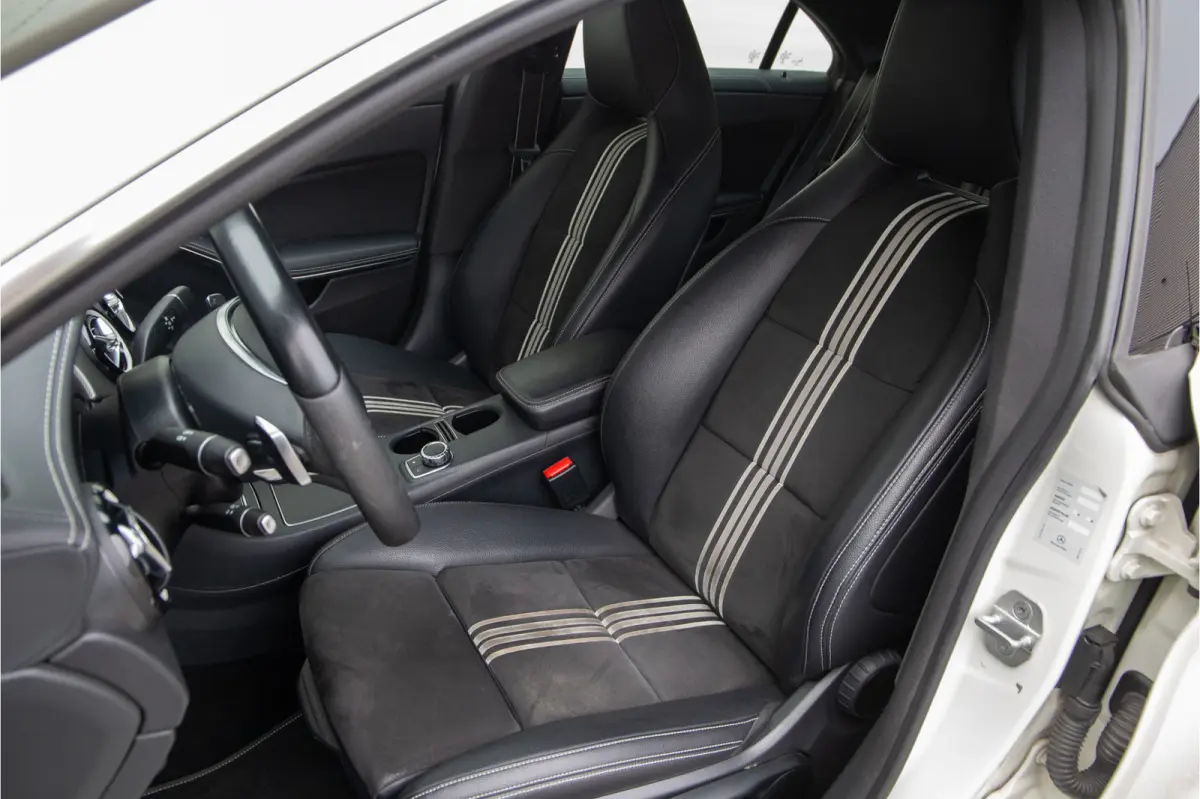 180 AMG Sportpakket, Navi, Stoelverwarming, Sfeervelichting, Facelift