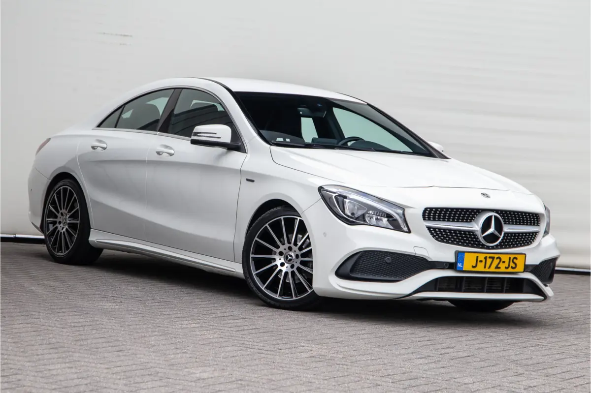 180 AMG Sportpakket, Navi, Stoelverwarming, Sfeervelichting, Facelift
