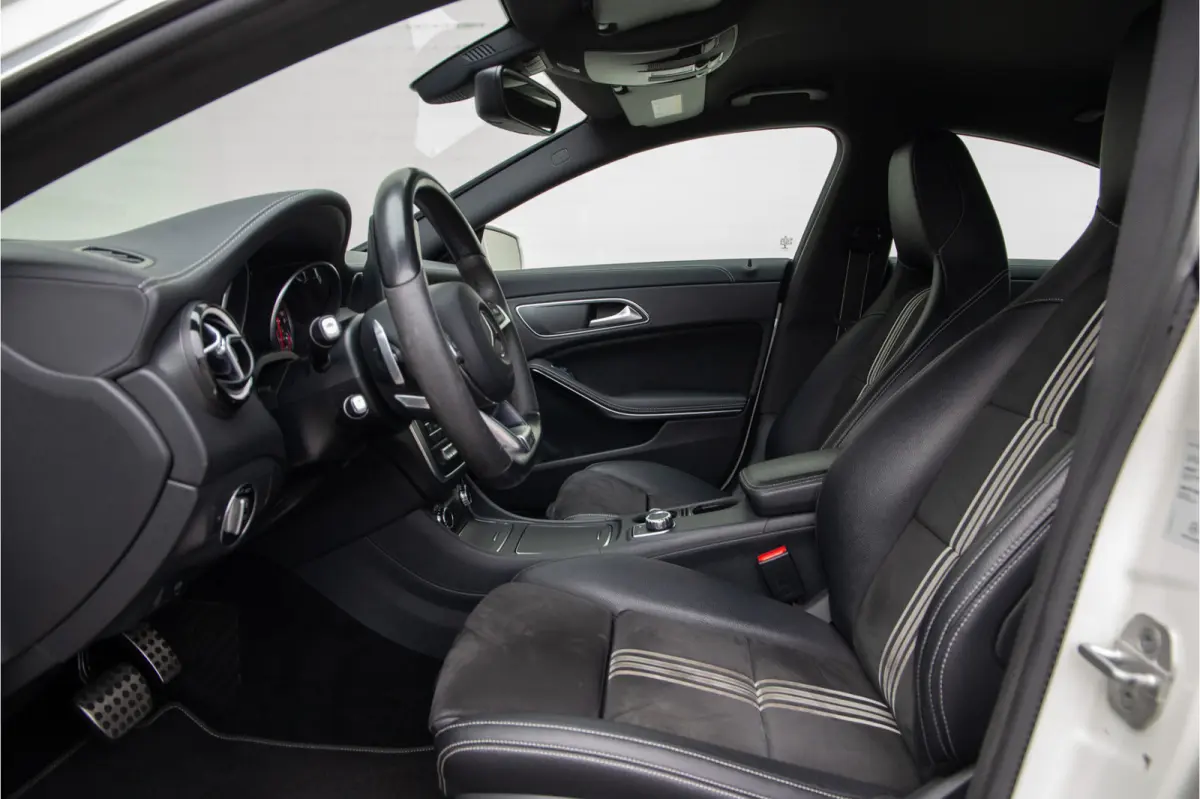 180 AMG Sportpakket, Navi, Stoelverwarming, Sfeervelichting, Facelift