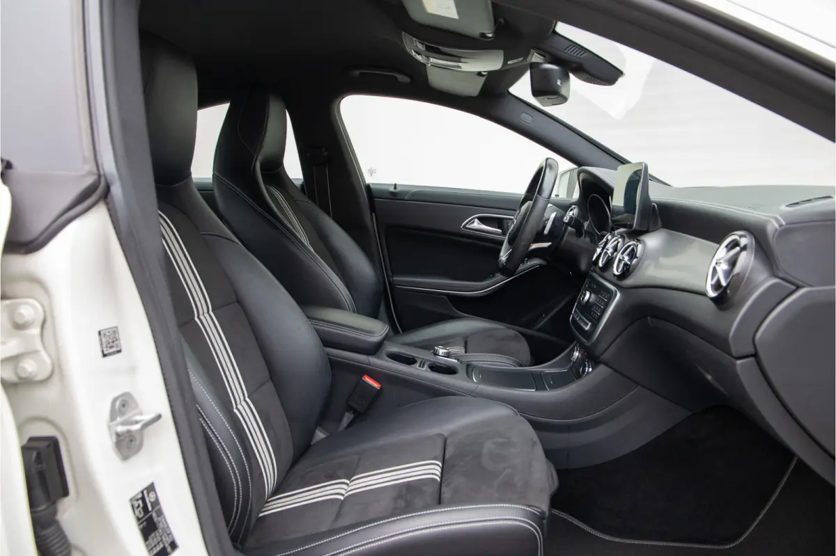 180 AMG Sportpakket, Navi, Stoelverwarming, Sfeervelichting, Facelift