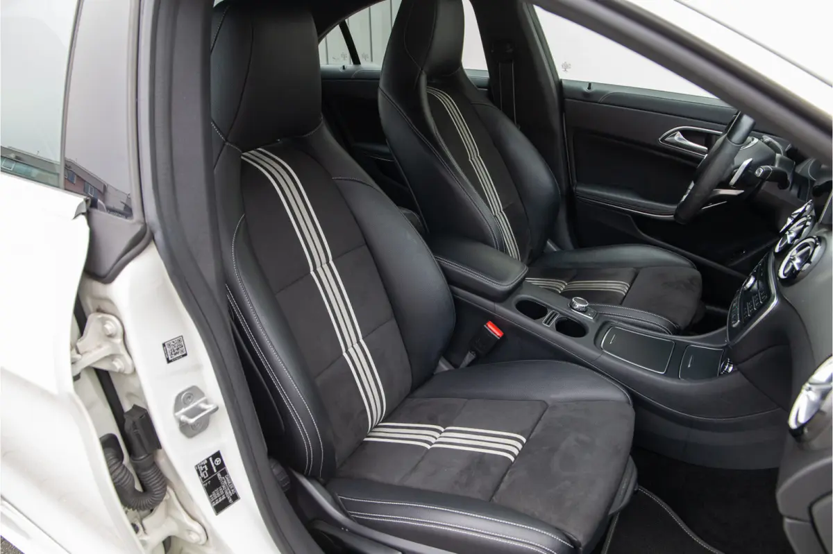 180 AMG Sportpakket, Navi, Stoelverwarming, Sfeervelichting, Facelift