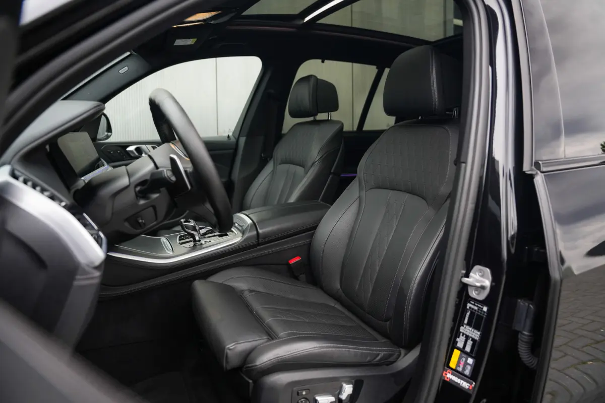 xDrive45e 394 pk High Executive M-Sportpakket /Pano-Dak /Lucht-Vering /Laser /Head-Up/ Harman&Kardon /360-Camera /Adap.Cruise/Keyless /Soft-Close /Stoelvent. /Massage /22'' LMV