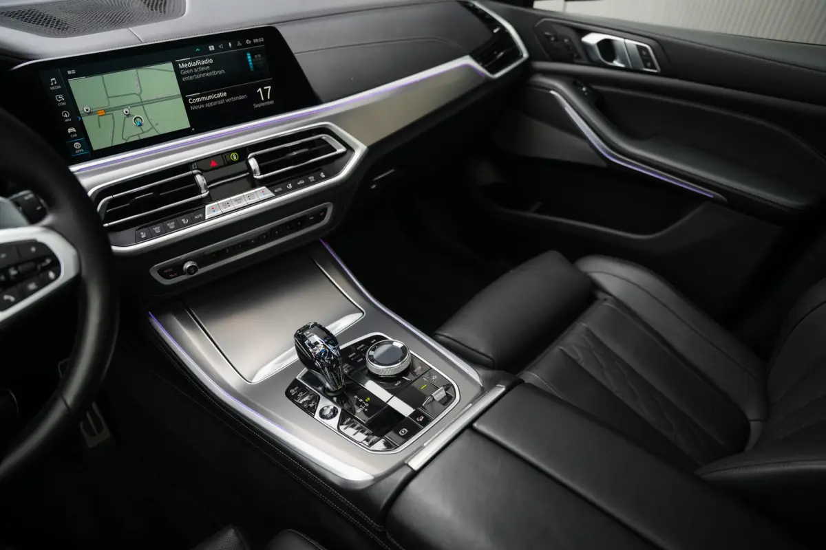 xDrive45e 394 pk High Executive M-Sportpakket /Pano-Dak /Lucht-Vering /Laser /Head-Up/ Harman&Kardon /360-Camera /Adap.Cruise/Keyless /Soft-Close /Stoelvent. /Massage /22'' LMV