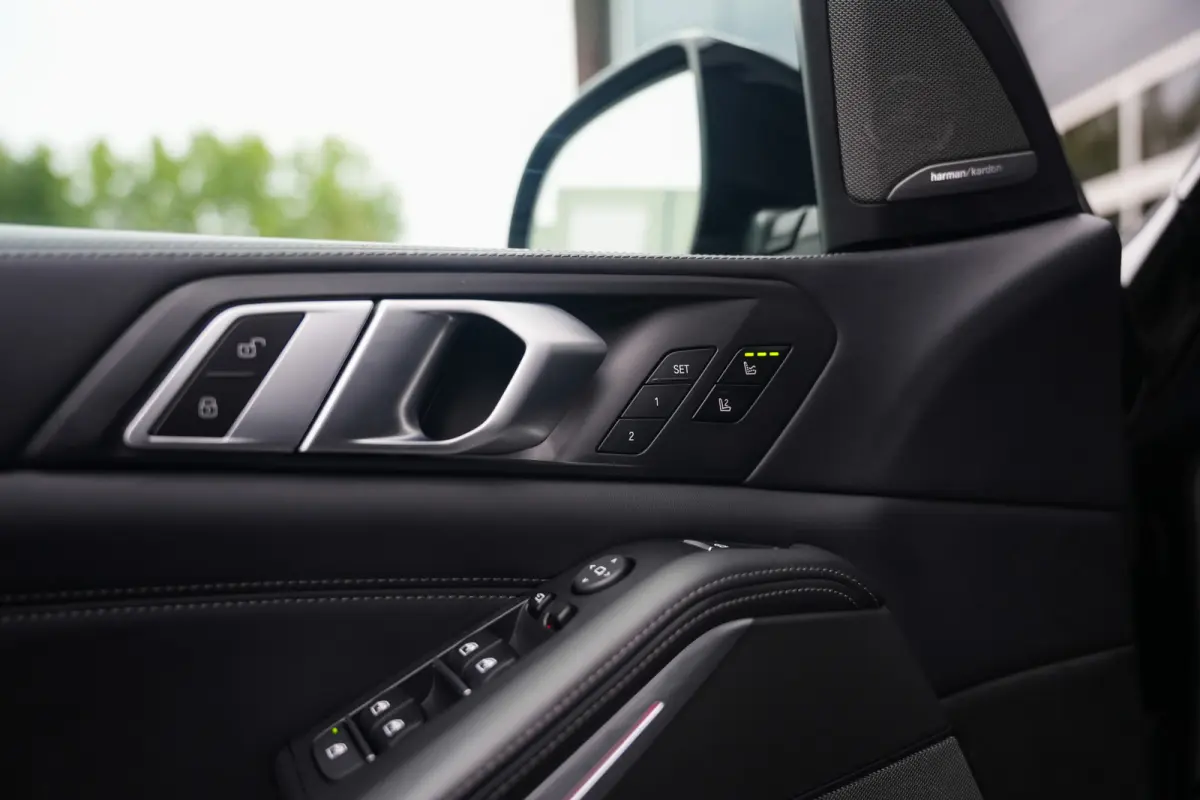 xDrive45e 394 pk High Executive M-Sportpakket /Pano-Dak /Lucht-Vering /Laser /Head-Up/ Harman&Kardon /360-Camera /Adap.Cruise/Keyless /Soft-Close /Stoelvent. /Massage /22'' LMV
