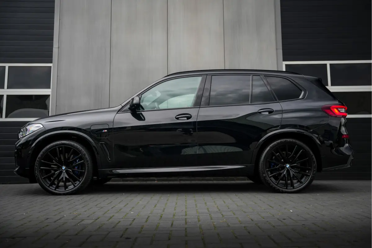 xDrive45e 394 pk High Executive M-Sportpakket /Pano-Dak /Lucht-Vering /Laser /Head-Up/ Harman&Kardon /360-Camera /Adap.Cruise/Keyless /Soft-Close /Stoelvent. /Massage /22'' LMV