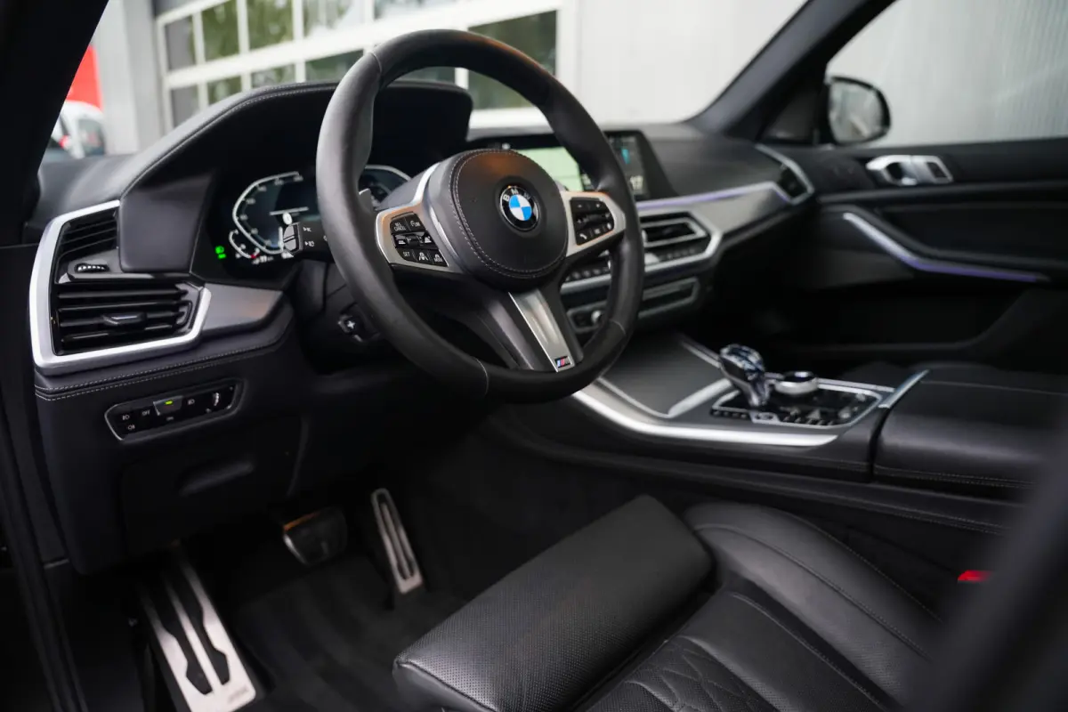xDrive45e 394 pk High Executive M-Sportpakket /Pano-Dak /Lucht-Vering /Laser /Head-Up/ Harman&Kardon /360-Camera /Adap.Cruise/Keyless /Soft-Close /Stoelvent. /Massage /22'' LMV