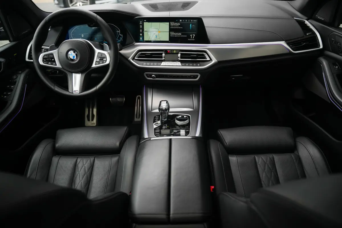 xDrive45e 394 pk High Executive M-Sportpakket /Pano-Dak /Lucht-Vering /Laser /Head-Up/ Harman&Kardon /360-Camera /Adap.Cruise/Keyless /Soft-Close /Stoelvent. /Massage /22'' LMV