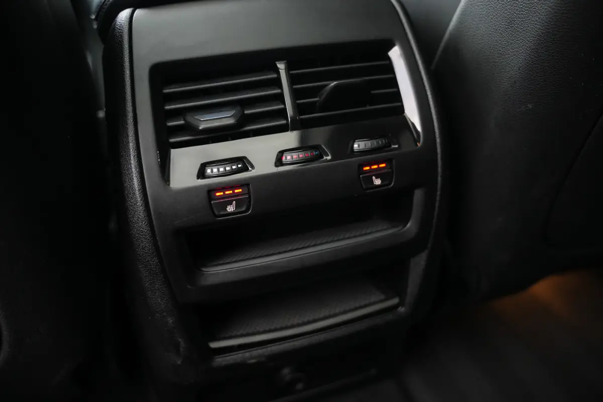 xDrive45e 394 pk High Executive M-Sportpakket /Pano-Dak /Lucht-Vering /Laser /Head-Up/ Harman&Kardon /360-Camera /Adap.Cruise/Keyless /Soft-Close /Stoelvent. /Massage /22'' LMV