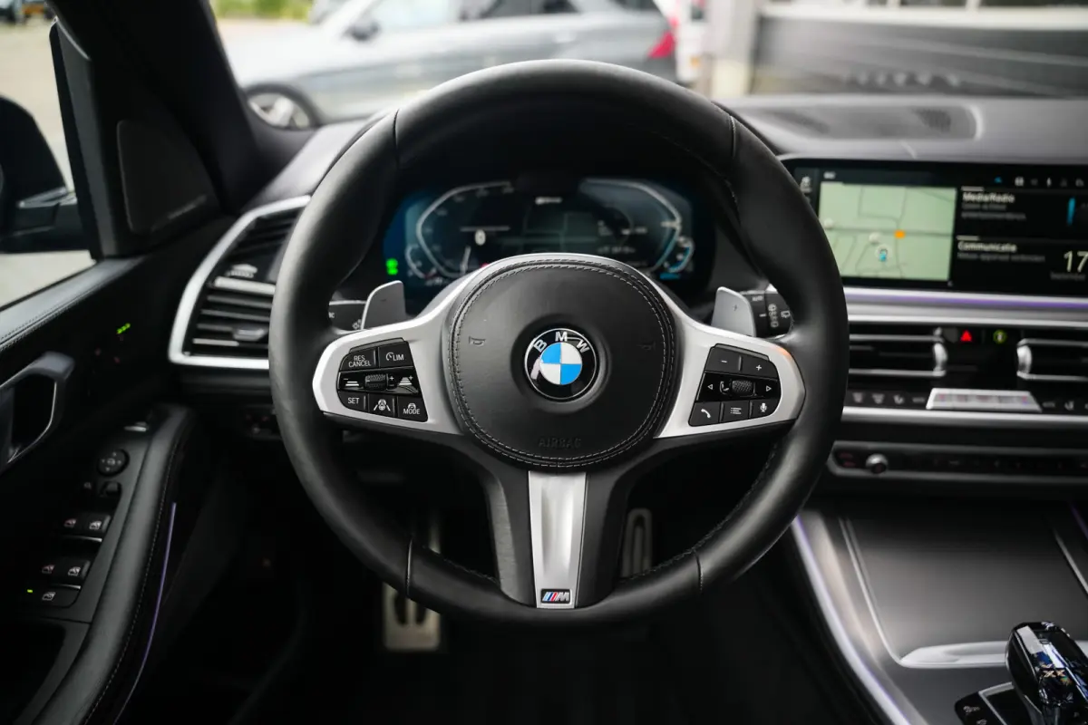xDrive45e 394 pk High Executive M-Sportpakket /Pano-Dak /Lucht-Vering /Laser /Head-Up/ Harman&Kardon /360-Camera /Adap.Cruise/Keyless /Soft-Close /Stoelvent. /Massage /22'' LMV