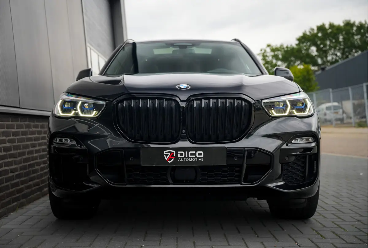 xDrive45e 394 pk High Executive M-Sportpakket /Pano-Dak /Lucht-Vering /Laser /Head-Up/ Harman&Kardon /360-Camera /Adap.Cruise/Keyless /Soft-Close /Stoelvent. /Massage /22'' LMV