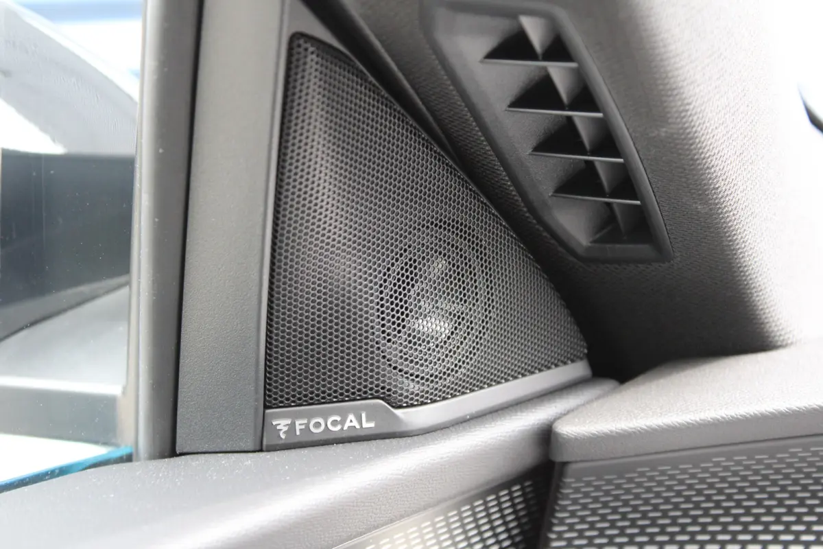 Dual Motor Launch Edition 325PK Incl. €7.500 voorraad premie | Focal Hi-Fi | Schuif-/Kantel Dak | Stoel/Stuur verwarming | Massage Functie