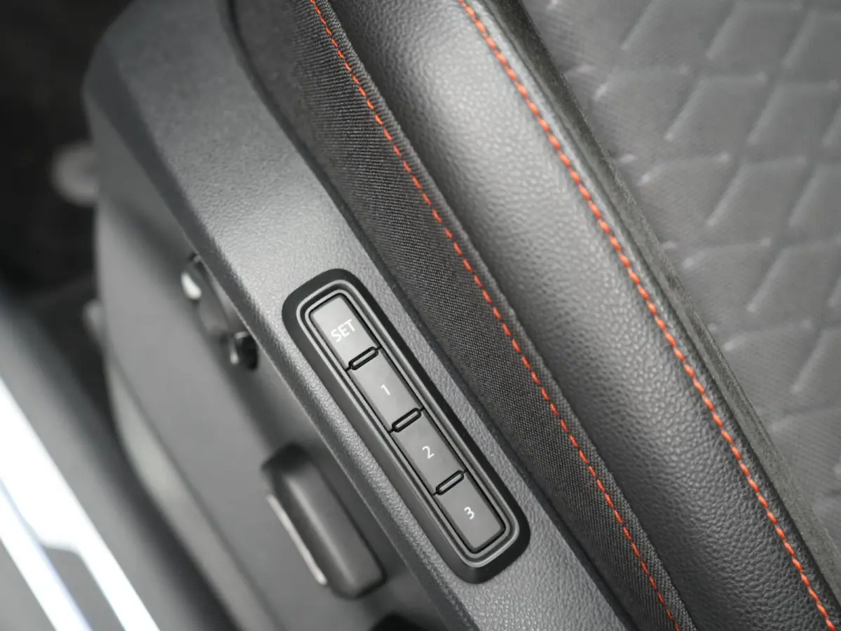 1.4 TSI e-Hybrid PHEV FR Business Intense 245pk Dealer O.H. | Trekhaak Af Fabriek | Panodak | Adaptive Cruise | 360 Camera | Sportstoelen Memory & Verwarmd | Blis | Keyless | Stuur Verwarmd 