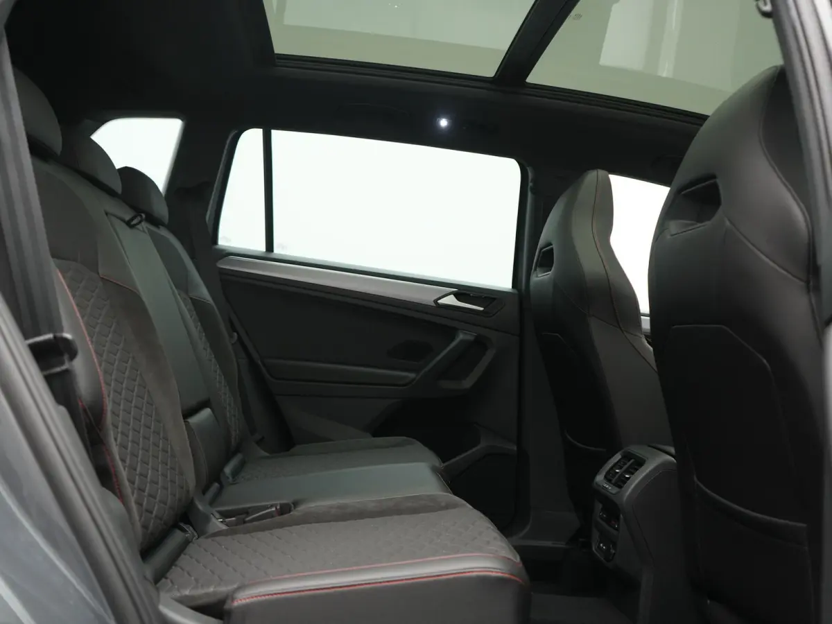 1.4 TSI e-Hybrid PHEV FR Business Intense 245pk Dealer O.H. | Trekhaak Af Fabriek | Panodak | Adaptive Cruise | 360 Camera | Sportstoelen Memory & Verwarmd | Blis | Keyless | Stuur Verwarmd 
