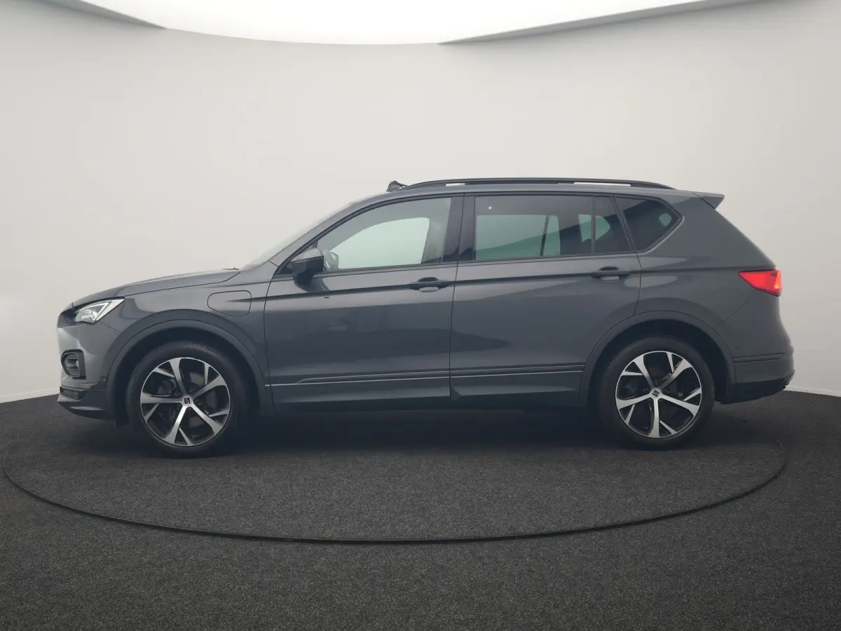 1.4 TSI e-Hybrid PHEV FR Business Intense 245pk Dealer O.H. | Trekhaak Af Fabriek | Panodak | Adaptive Cruise | 360 Camera | Sportstoelen Memory & Verwarmd | Blis | Keyless | Stuur Verwarmd 