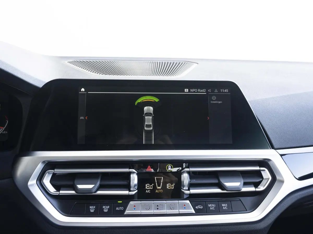 318i | LED | Navigatie | Sportstoelen | Clima | Shadow line | DAB | Hifi speakers | 18 inch