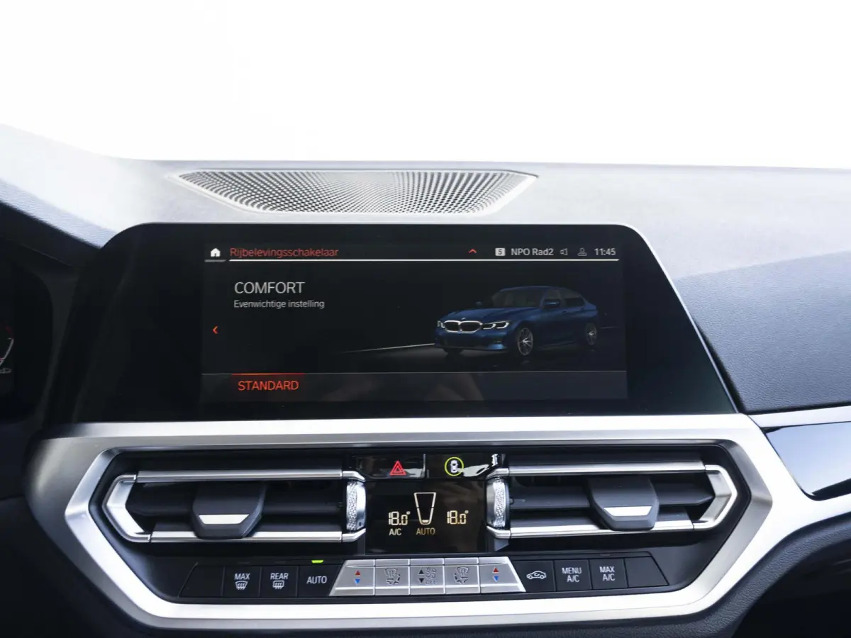 318i | LED | Navigatie | Sportstoelen | Clima | Shadow line | DAB | Hifi speakers | 18 inch