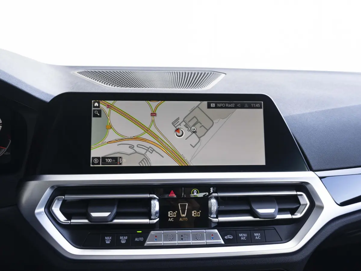 318i | LED | Navigatie | Sportstoelen | Clima | Shadow line | DAB | Hifi speakers | 18 inch