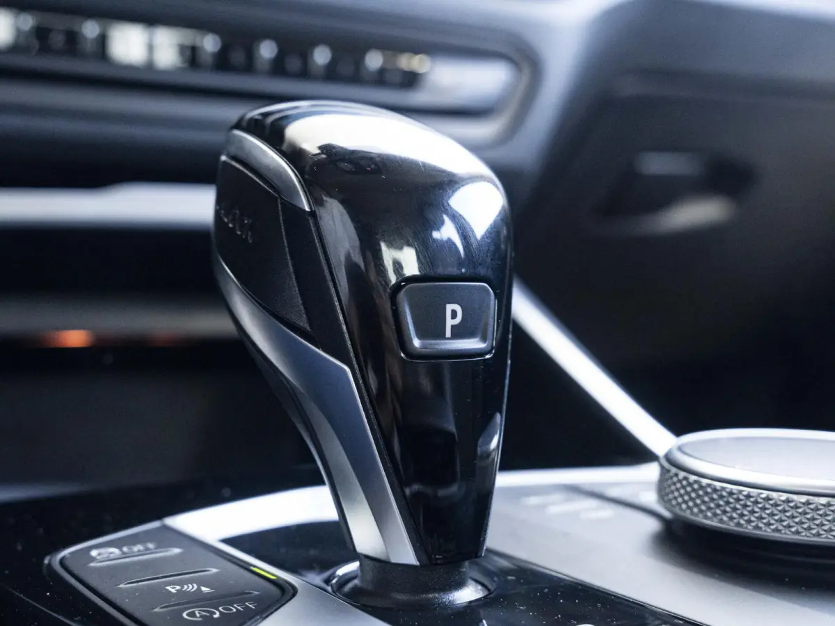 318i | LED | Navigatie | Sportstoelen | Clima | Shadow line | DAB | Hifi speakers | 18 inch