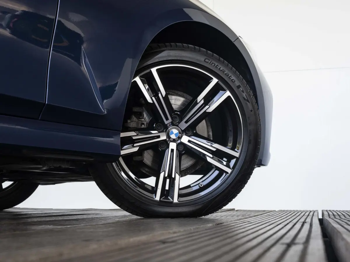318i | LED | Navigatie | Sportstoelen | Clima | Shadow line | DAB | Hifi speakers | 18 inch