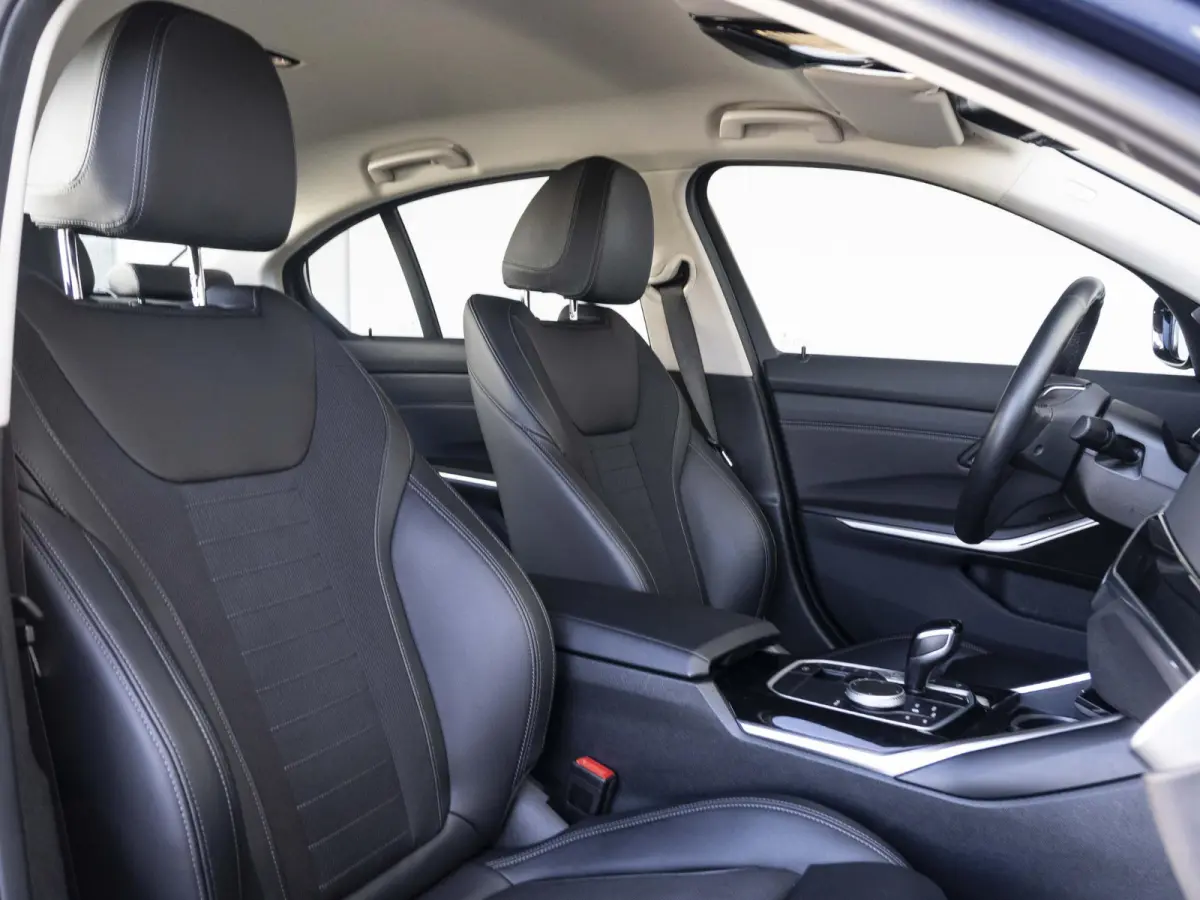 318i | LED | Navigatie | Sportstoelen | Clima | Shadow line | DAB | Hifi speakers | 18 inch