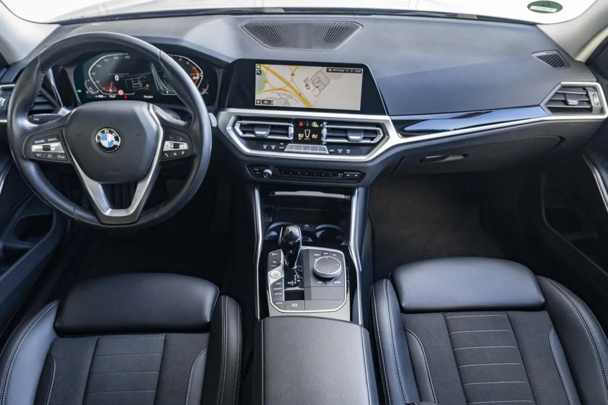 318i | LED | Navigatie | Sportstoelen | Clima | Shadow line | DAB | Hifi speakers | 18 inch