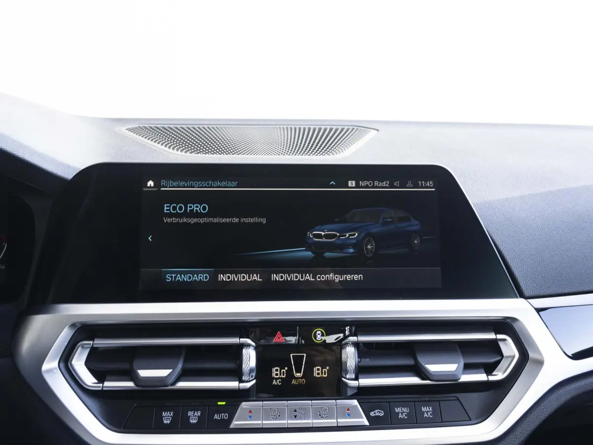 318i | LED | Navigatie | Sportstoelen | Clima | Shadow line | DAB | Hifi speakers | 18 inch