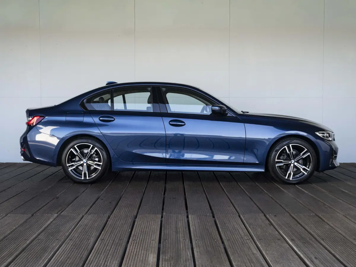 318i | LED | Navigatie | Sportstoelen | Clima | Shadow line | DAB | Hifi speakers | 18 inch