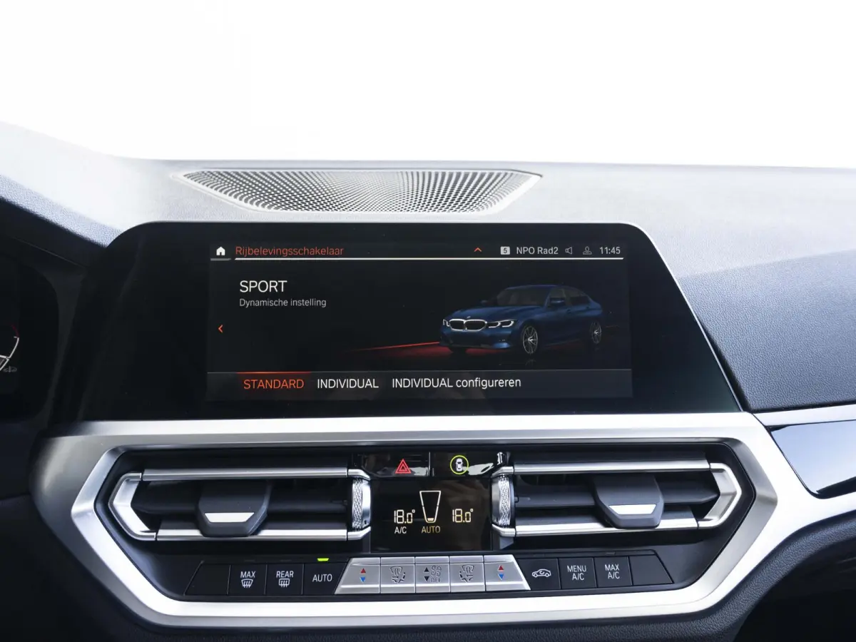 318i | LED | Navigatie | Sportstoelen | Clima | Shadow line | DAB | Hifi speakers | 18 inch