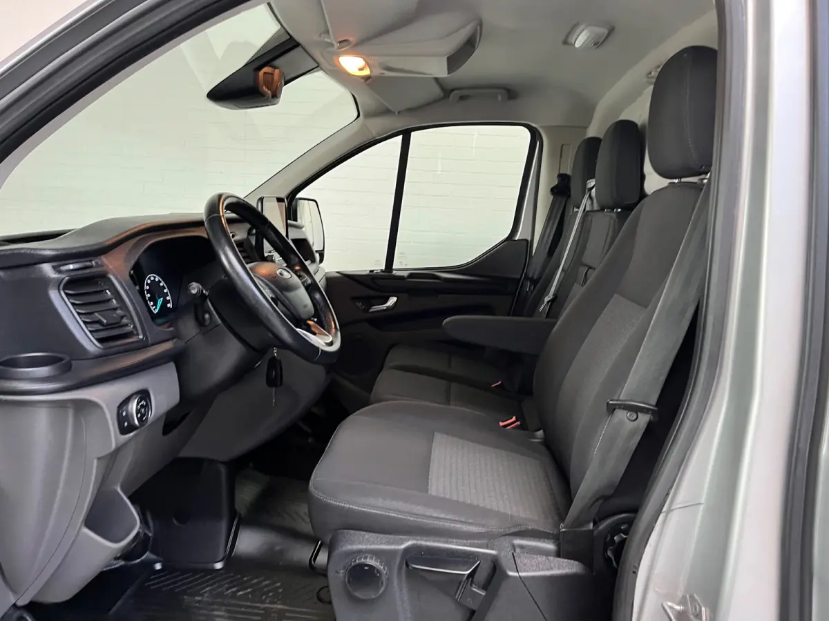 L2H1 Automaat 300 2.0 TDCI 130pk Limited 3persoons, Airco, Navigatie, Trekhaak, Metallic lak, RIJKLAARPRIJS