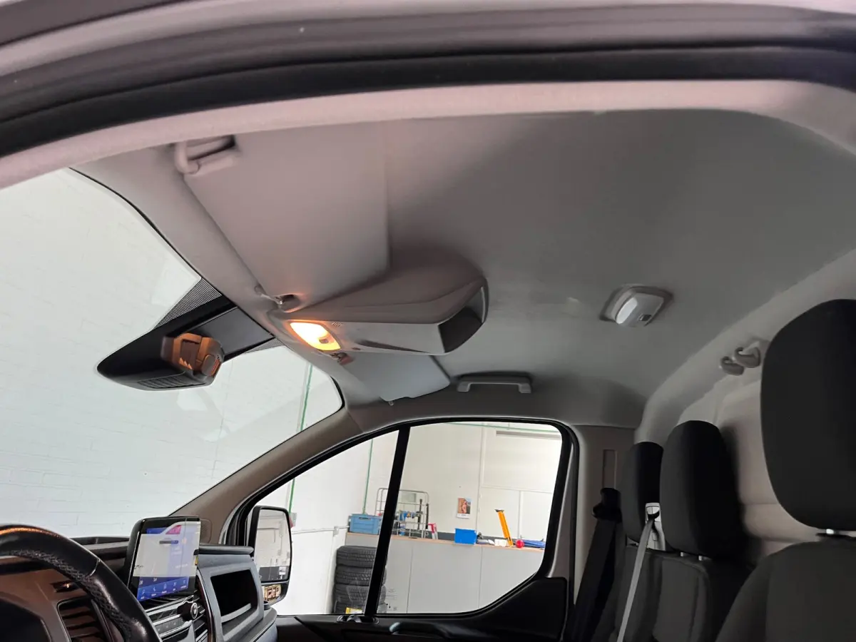 L2H1 Automaat 300 2.0 TDCI 130pk Limited 3persoons, Airco, Navigatie, Trekhaak, Metallic lak, RIJKLAARPRIJS