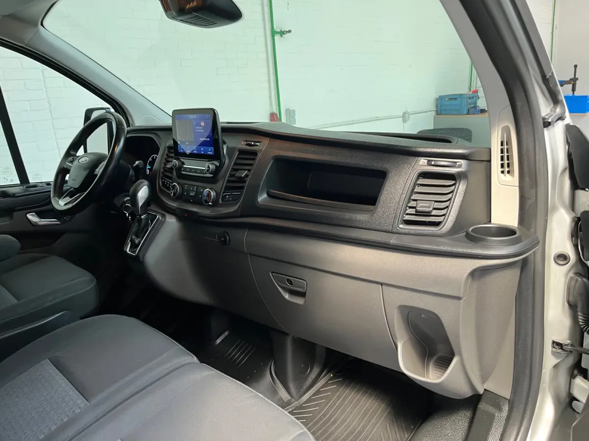 L2H1 Automaat 300 2.0 TDCI 130pk Limited 3persoons, Airco, Navigatie, Trekhaak, Metallic lak, RIJKLAARPRIJS