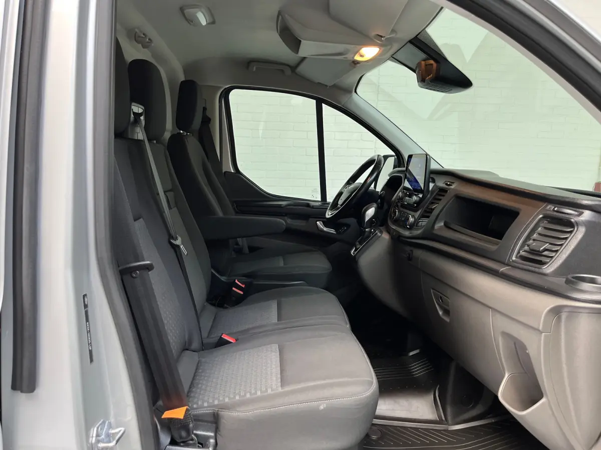 L2H1 Automaat 300 2.0 TDCI 130pk Limited 3persoons, Airco, Navigatie, Trekhaak, Metallic lak, RIJKLAARPRIJS