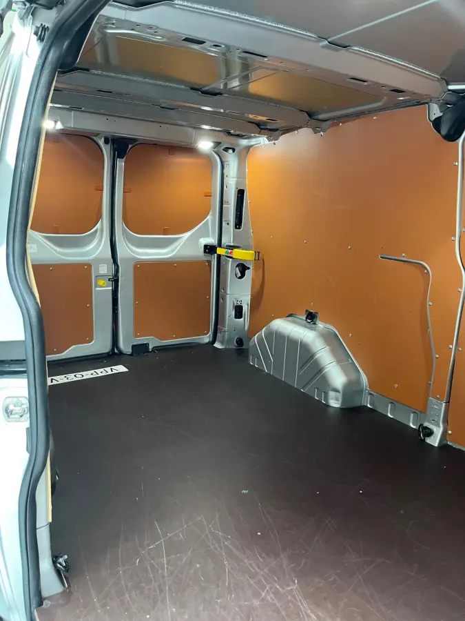 L2H1 Automaat 300 2.0 TDCI 130pk Limited 3persoons, Airco, Navigatie, Trekhaak, Metallic lak, RIJKLAARPRIJS