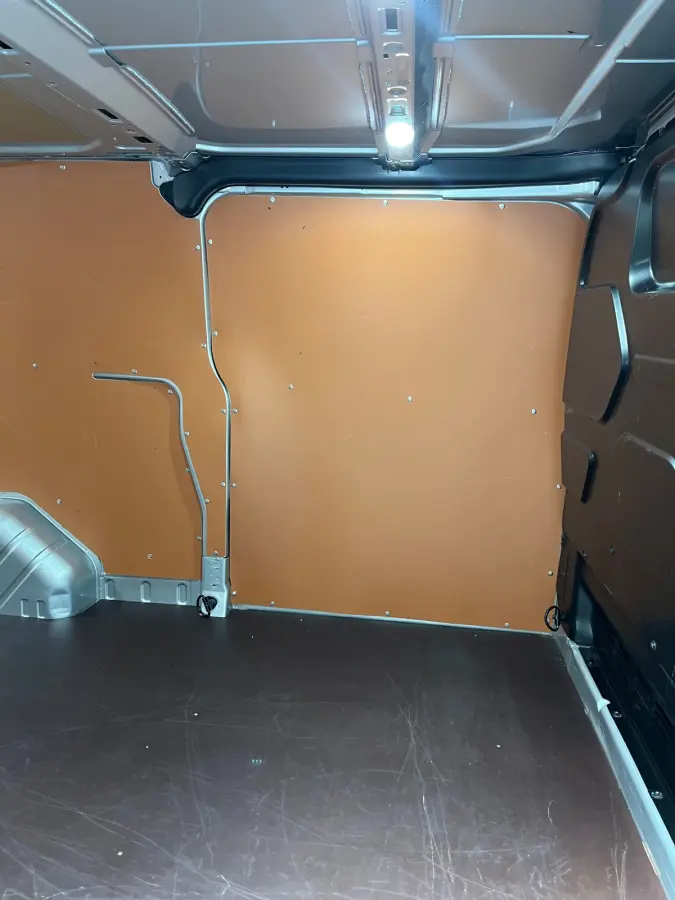 L2H1 Automaat 300 2.0 TDCI 130pk Limited 3persoons, Airco, Navigatie, Trekhaak, Metallic lak, RIJKLAARPRIJS