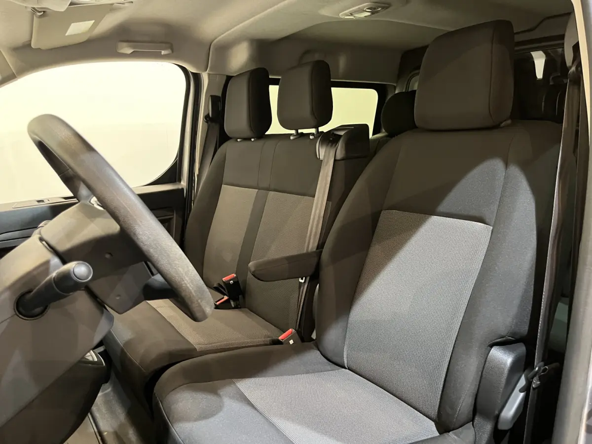 2.0 145 PK L3 DC Dubbel Cabine 6 persoons / Euro 6 / Airco / Cruise Control / CarPlay / Camera / Trekhaak / Facelift / 60.400 KM !!