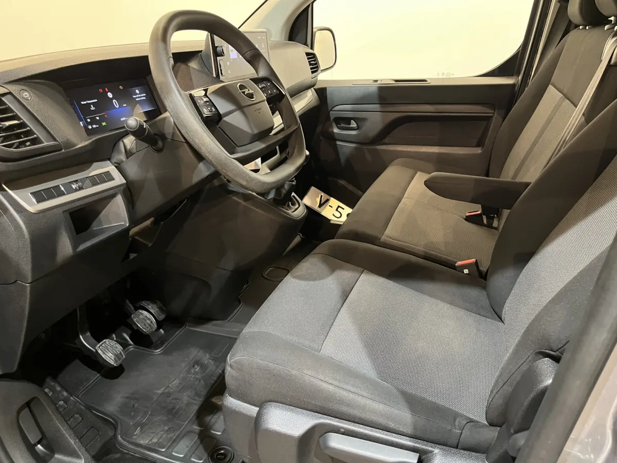 2.0 145 PK L3 DC Dubbel Cabine 6 persoons / Euro 6 / Airco / Cruise Control / CarPlay / Camera / Trekhaak / Facelift / 60.400 KM !!