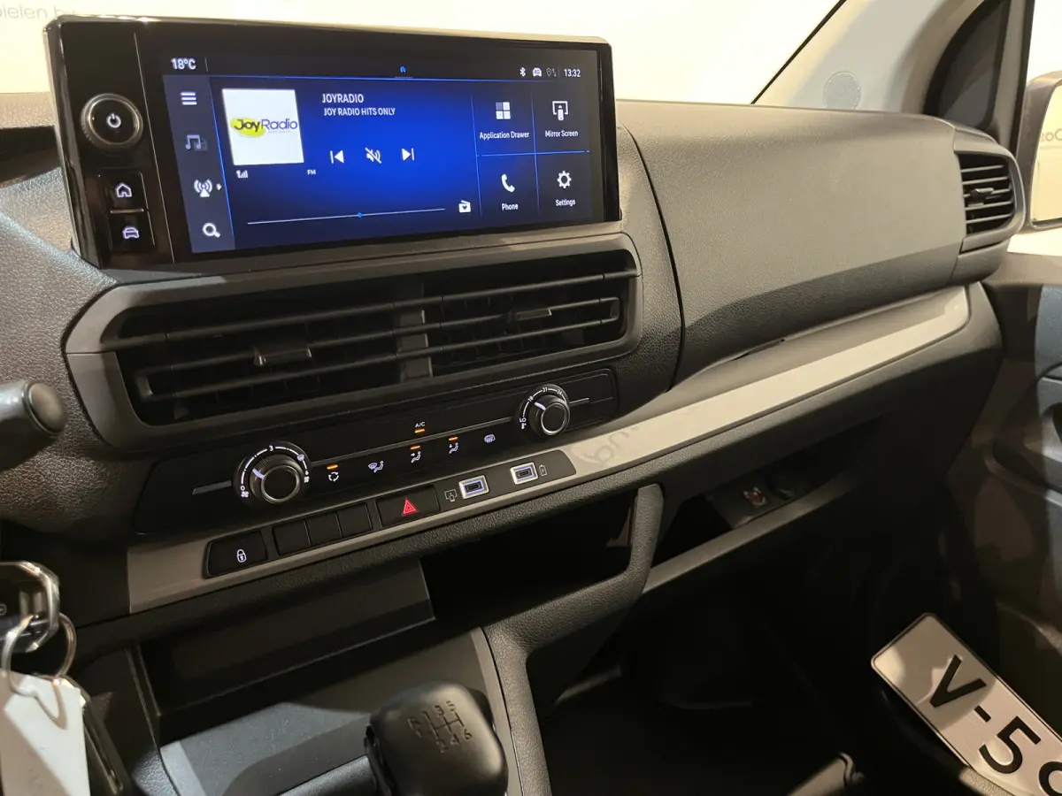 2.0 145 PK L3 DC Dubbel Cabine 6 persoons / Euro 6 / Airco / Cruise Control / CarPlay / Camera / Trekhaak / Facelift / 60.400 KM !!