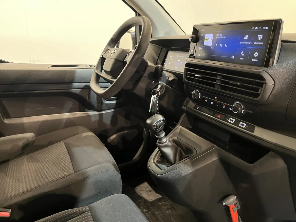 2.0 145 PK L3 DC Dubbel Cabine 6 persoons / Euro 6 / Airco / Cruise Control / CarPlay / Camera / Trekhaak / Facelift / 60.400 KM !!