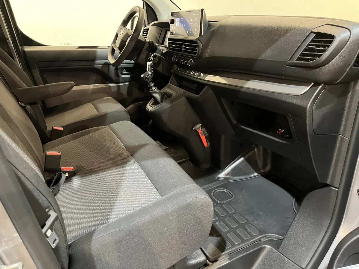 2.0 145 PK L3 DC Dubbel Cabine 6 persoons / Euro 6 / Airco / Cruise Control / CarPlay / Camera / Trekhaak / Facelift / 60.400 KM !!