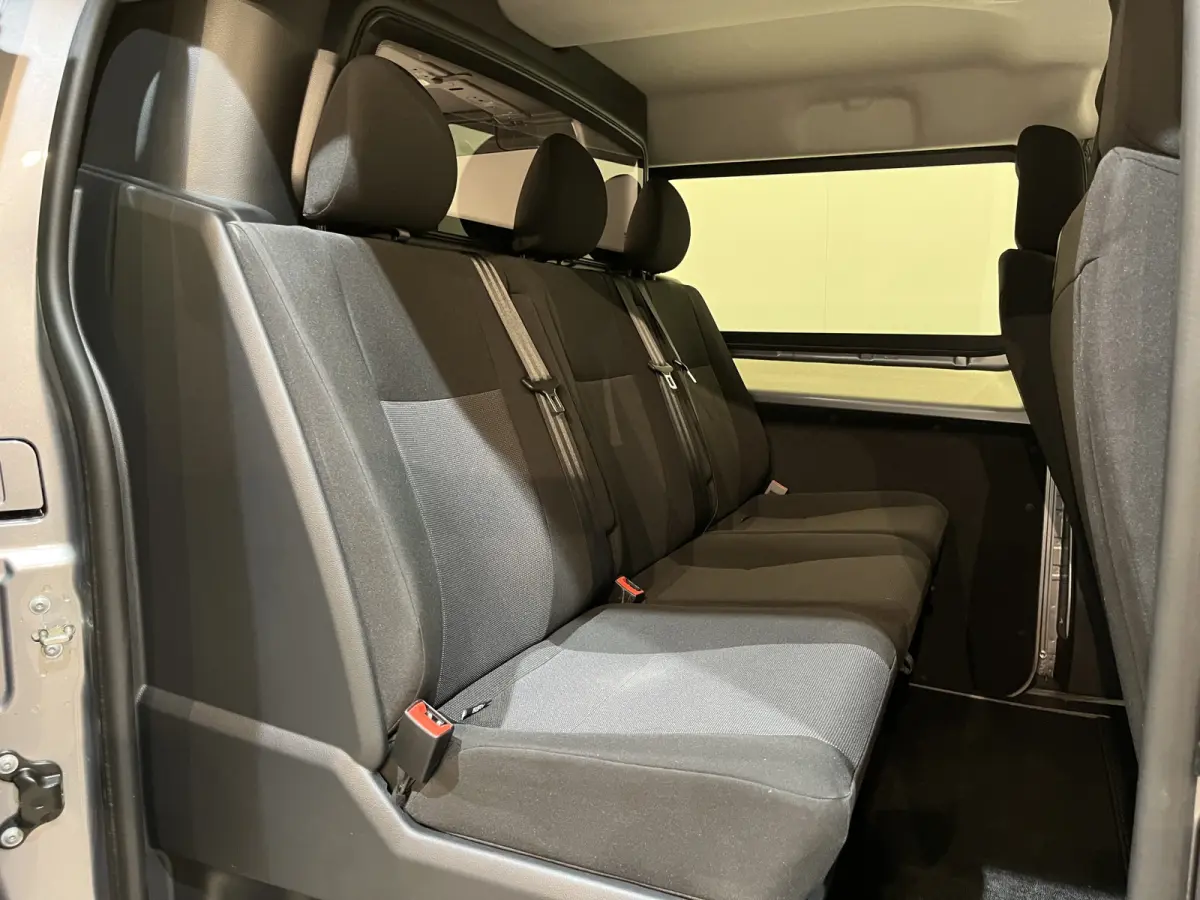 2.0 145 PK L3 DC Dubbel Cabine 6 persoons / Euro 6 / Airco / Cruise Control / CarPlay / Camera / Trekhaak / Facelift / 60.400 KM !!