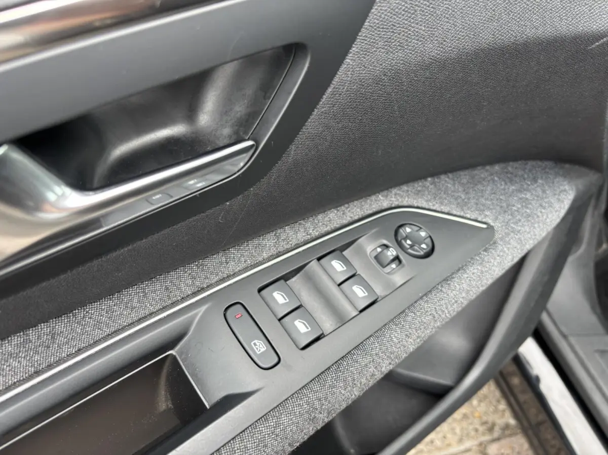 1.2 Active/AIRCO/CARPLAY/NAVI/PARKS/APK/NAP