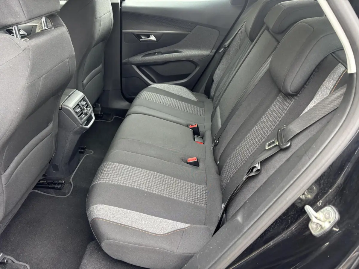 1.2 Active/AIRCO/CARPLAY/NAVI/PARKS/APK/NAP